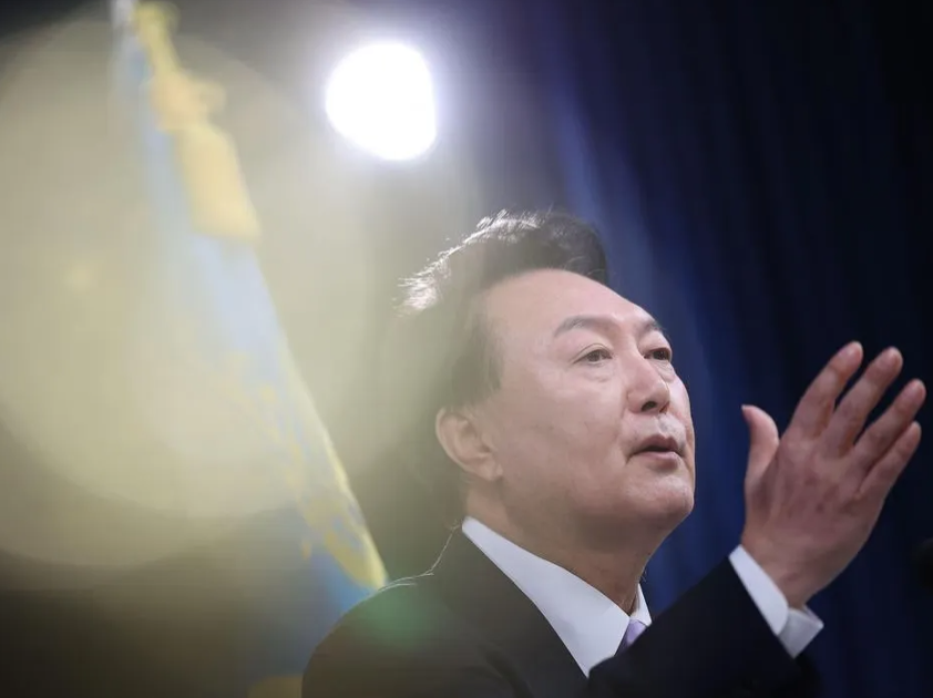 尹锡悦辩护律师团来了！当地时间16日，韩国因弹劾案被停职的总统尹锡悦正式确定了其