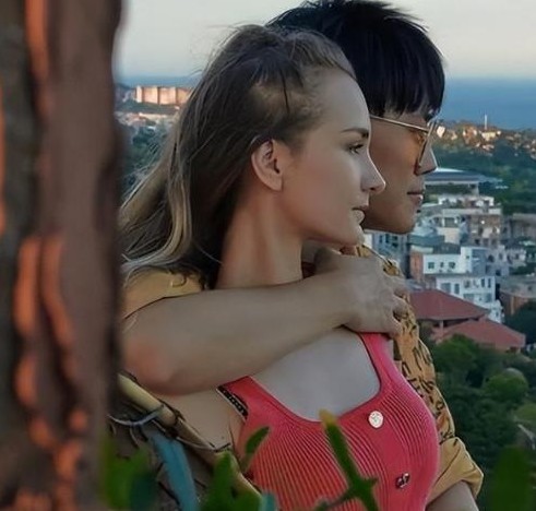 超模远嫁中国 婆媳天天生气

                         