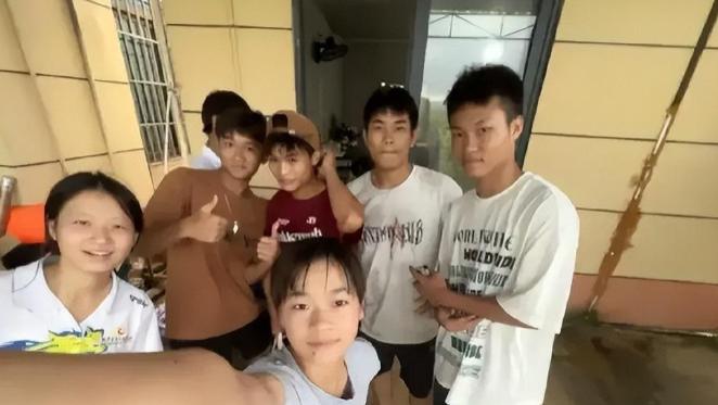 全红婵：跳台上的王者，生活中的精灵