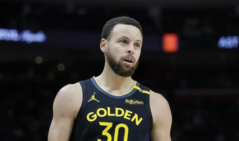 成也库里，败也库里！我是库里球迷，不得不承认，这场输球就是库里的锅，这个赛季库里