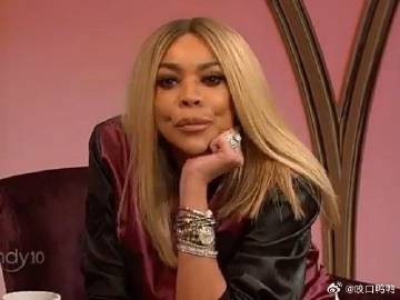 老一辈认为女人就为两件事：考公，老公 ​