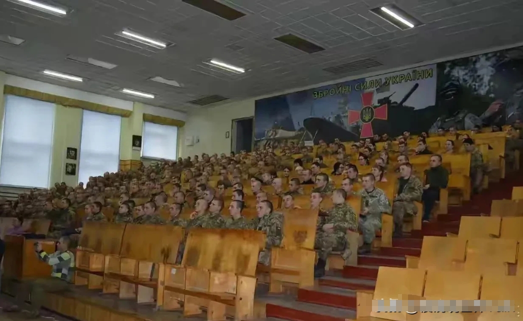 这次对北约训练中心的打击，说明乌克兰国内已经被渗透的千疮百孔。
在一个国家中，军