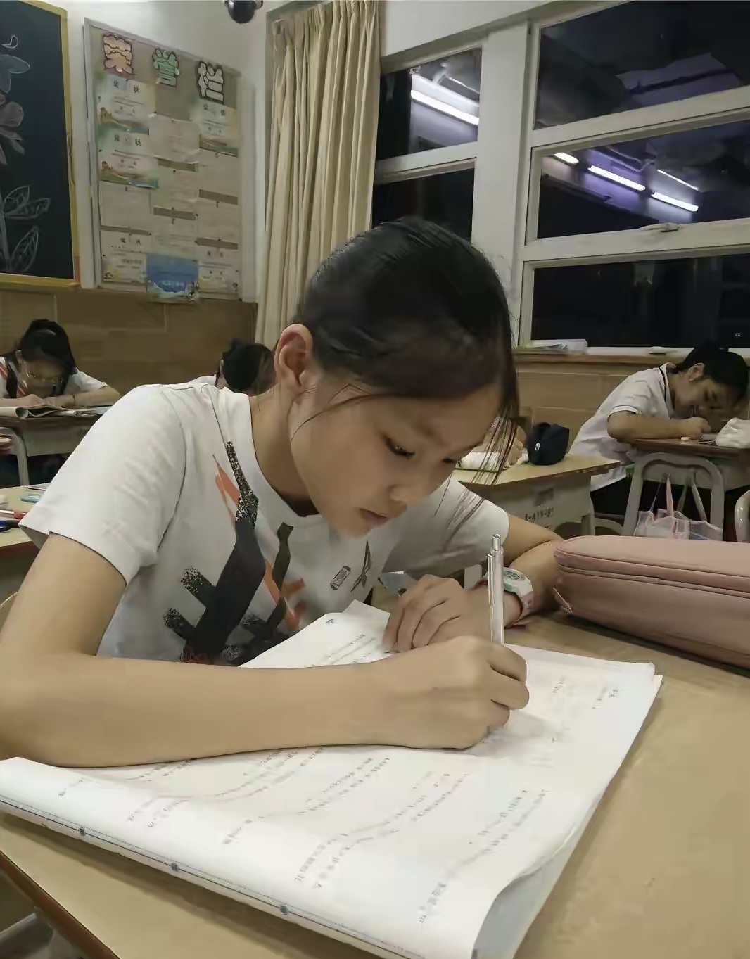 直到中考被分流后我才真的明白，班主任曾经跟我说过的初中六个真相。

1、谁能控制