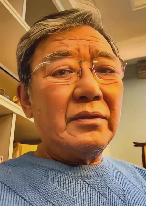 台湾艺人李立群说，自己经济困难，儿子生意失败，把他这么多年积攒下来的钱都亏光了，