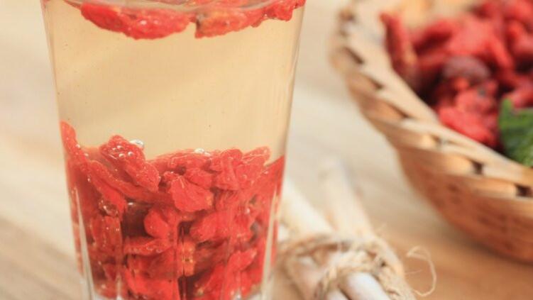 枸杞能增精、降血糖？枸杞干吃好还是泡水好？告诉你真相