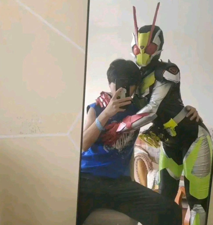 怎么说服女朋友穿这衣服的？
！哈哈哈哈 [大笑][大笑][大笑][大笑][大笑]