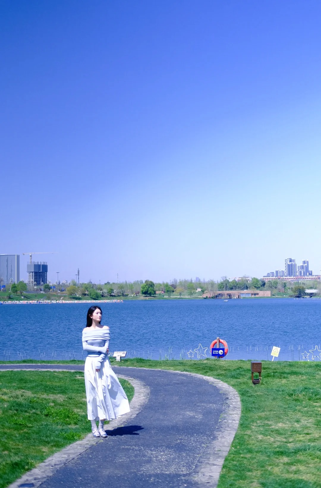 不是威海，是成都！一号线直达
成都人自己的海！
今天天气太好了🥹整个湖面是蓝色