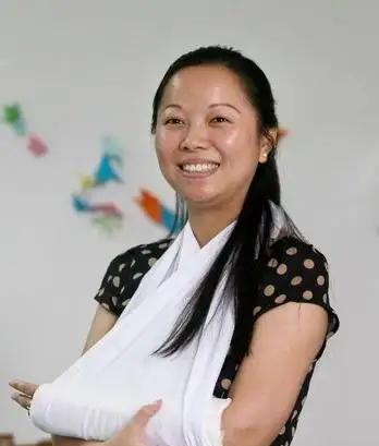 一位杭州妈妈徒手接住了从10楼坠下的孩子，而她却因收下20万奖金遭到网友们的口诛