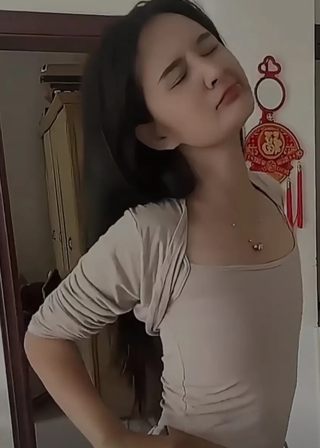 女朋友过生日，我送她个平板，她应该很满意吧[比心]

