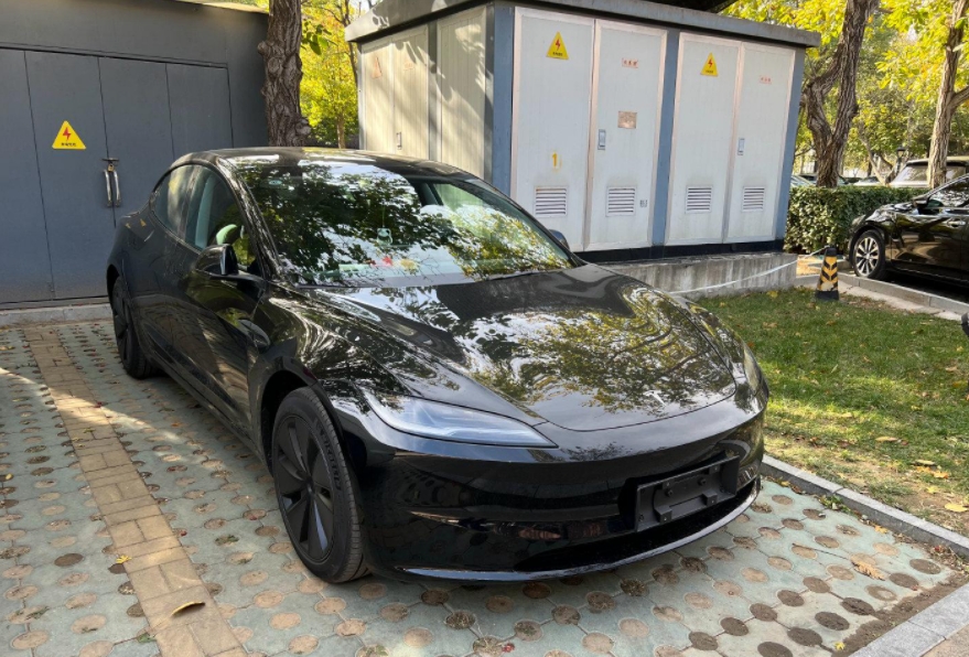 
开了5年的特斯拉Model 3，感觉和国产新能源汽车相比确实一般。
尤其是上次