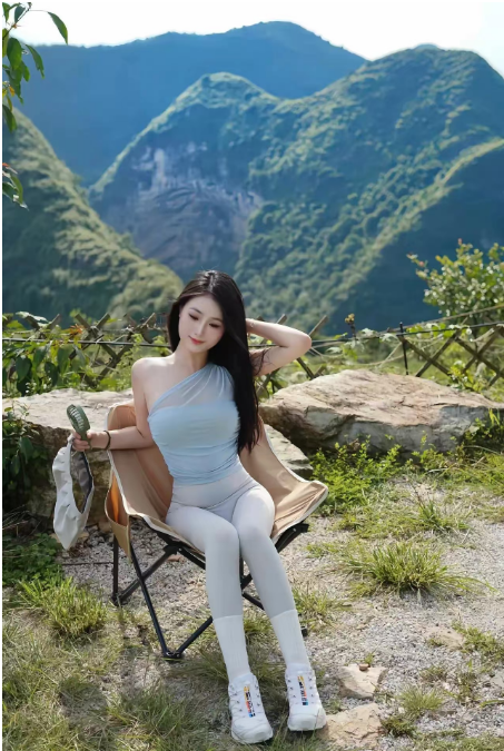 人只要有一种向上的精神，朝着自己的目标一步步努力，成功的机会就会越来越大。是块金