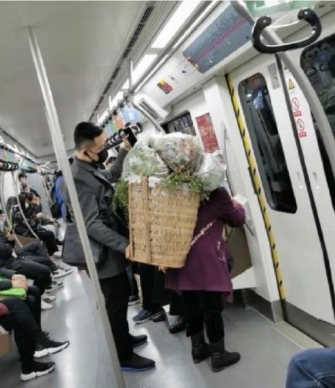 这细小的事恰恰最能打动人们的心灵