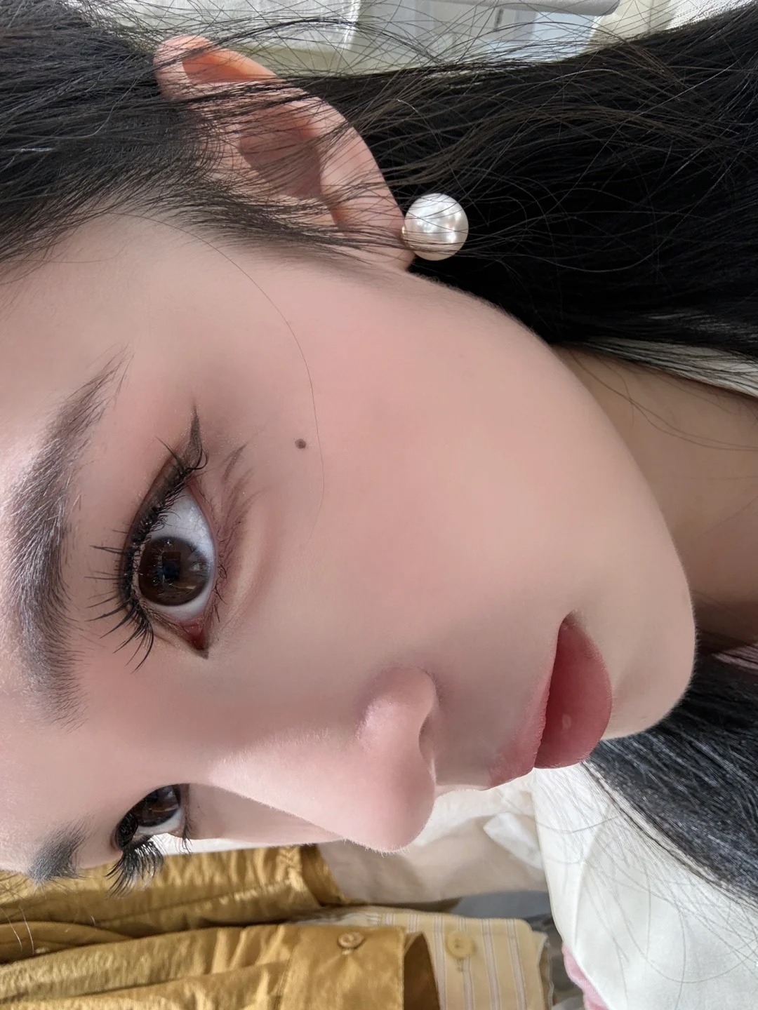视奸完毕 但是感觉你有点太受欢迎了
你朋友好多啊跟她们绝交吧 我觉得你有我就够了