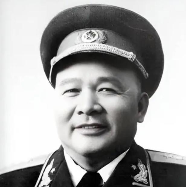 徐海东谦让大将衔，毛主席力排众议定其二