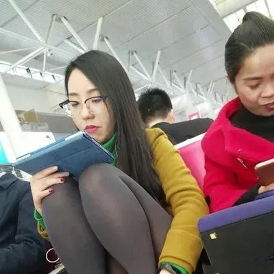 在车站看到这一幕，我有必要过去提醒她一下吗？