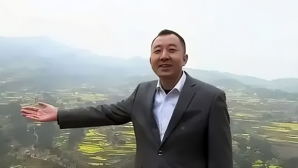 有一次，陈行甲去找一个上级汇报工作，上级对他说：“你给老子滚！你只是个县委书记，