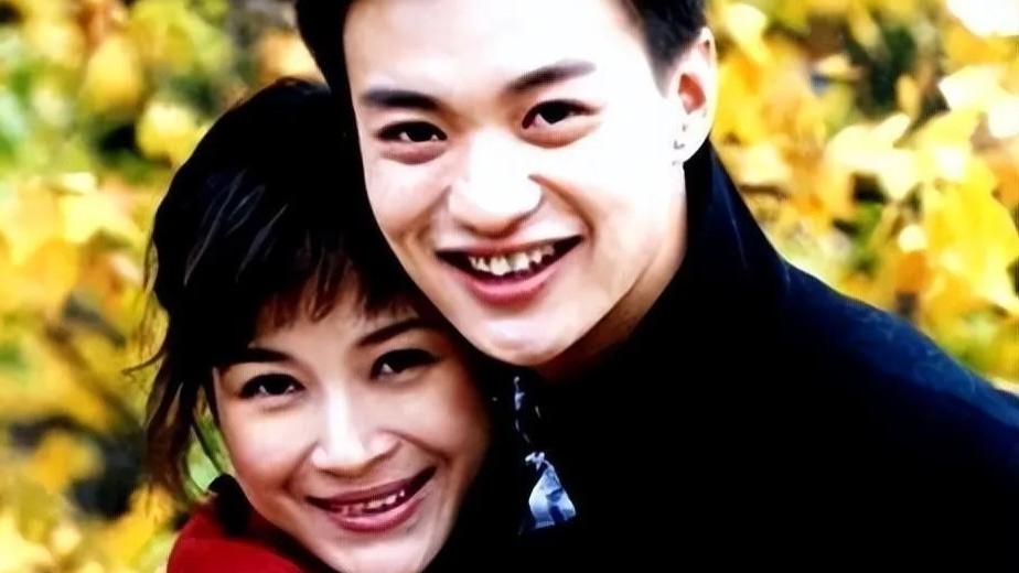 她是亮剑女神！抛弃恋爱5年的周一围，嫁入豪门却活成笑话！