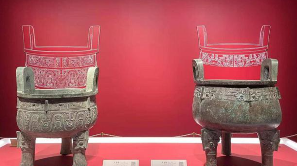 1925年，苏州富豪潘祖年弥留之际，他支开其他人，只留下20岁的孙媳妇，十分严肃