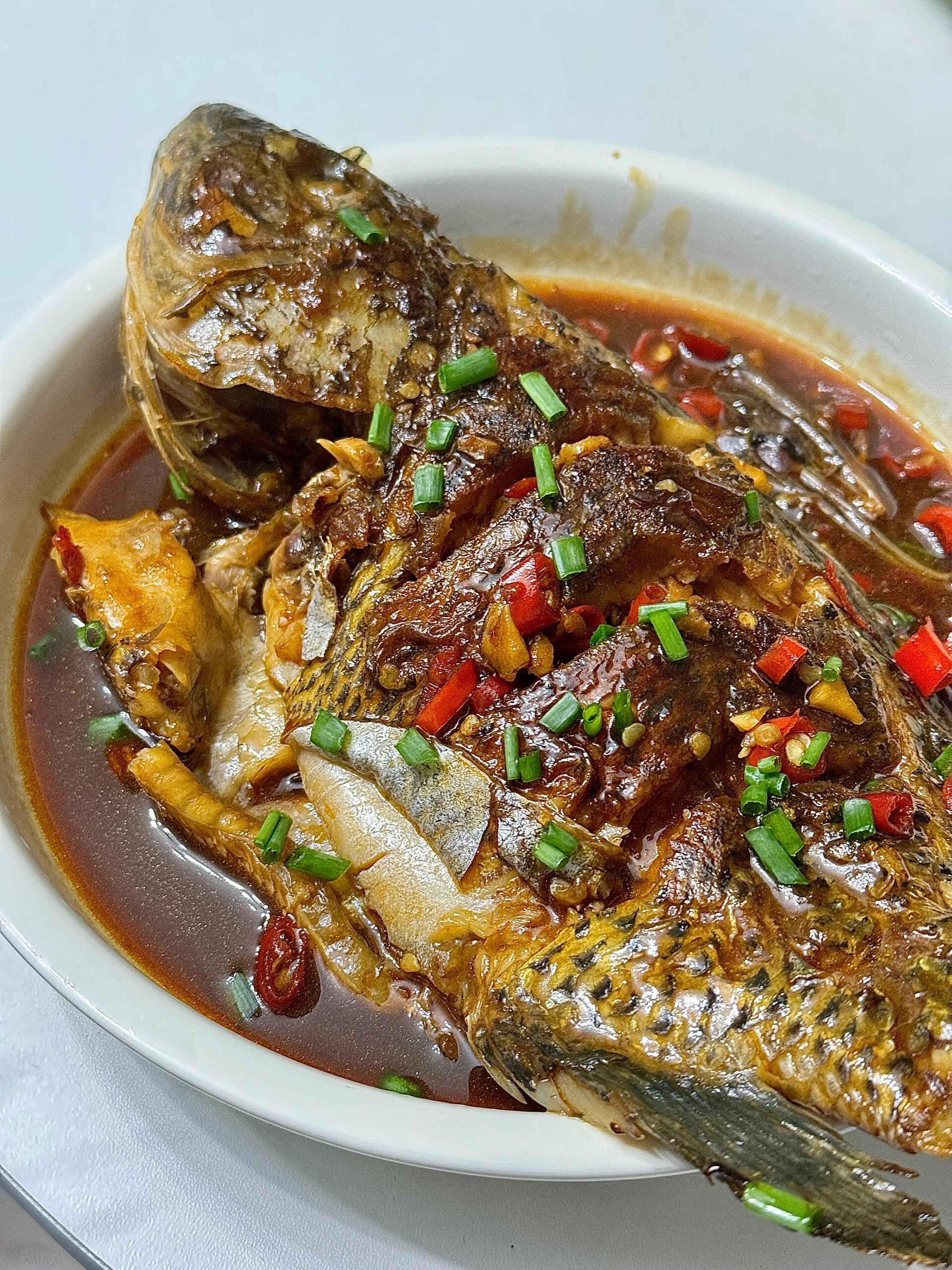 香辣红烧罗非鱼，真的很哇塞，巨好吃

罗非鱼 10 元一条，喜欢吃的一定要安排上