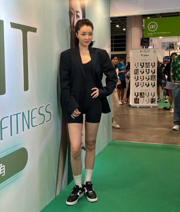 没想到熊黛林个子这么高这么壮！难怪郭富城没有选择她...