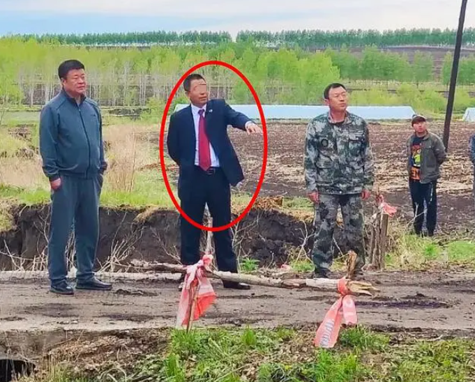 网传黑龙江一领导PC被抓，照片流出，知情者发声，一细节信息量大