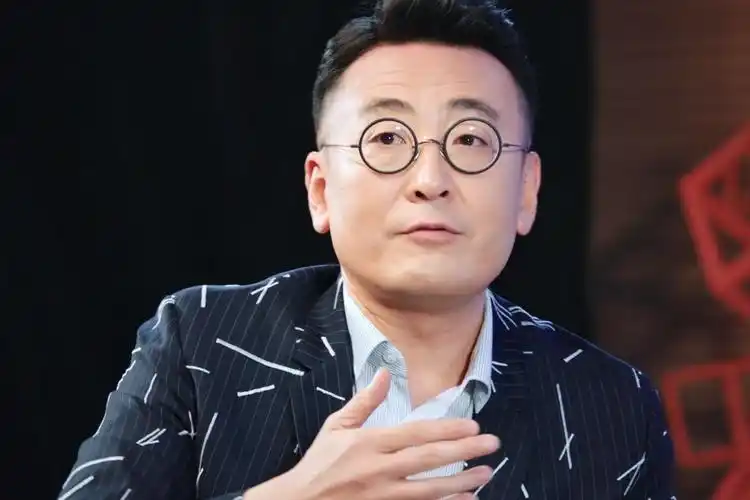 窦文涛过去在节目上说过，自己曾经借钱给自己最要好的朋友，先后三次，借了16万。本