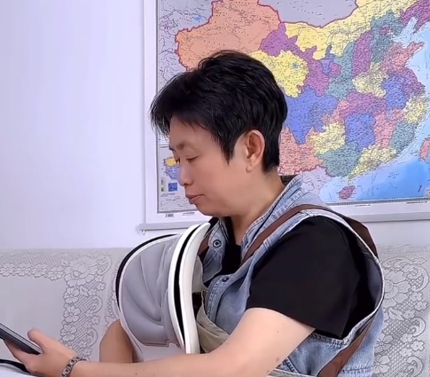 几年前都看到陈岚在质疑，现在又是理记，又没个证据说她有儿子，又说她当时捐款前有车