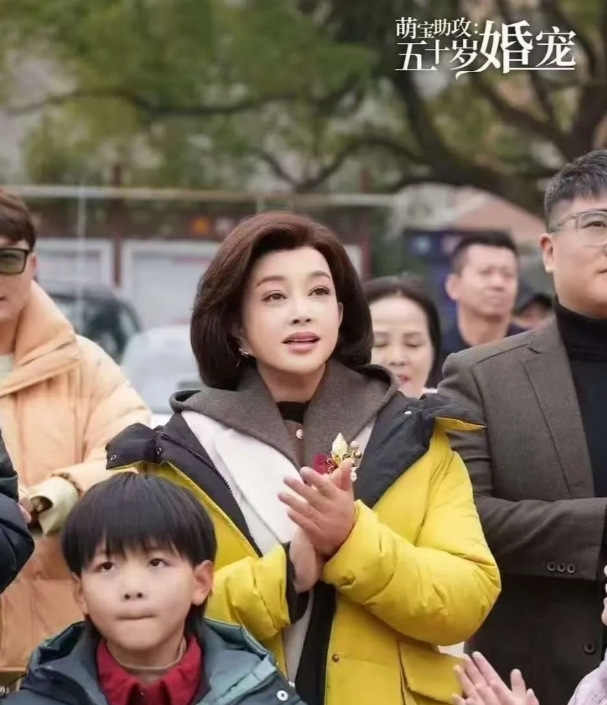 74岁的刘晓庆终于找对适合自己的赛道了！她主演了一部老年霸道总裁爱上我的短剧，名