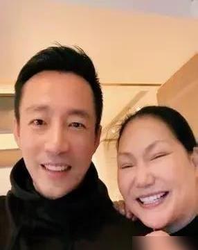 大S妈妈最近最气的不是离婚，而是汪小菲！

据台媒爆料，汪小菲既不给丈母娘养老，