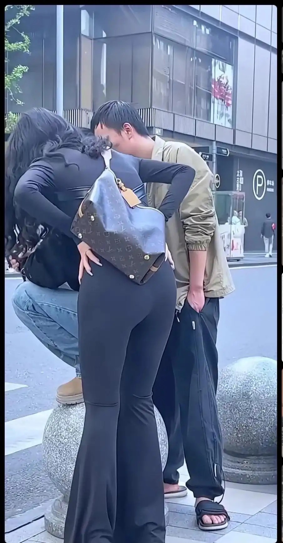 天天拍女人屁股的人什么心理哈哈哈