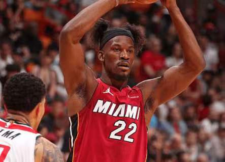 今天，热火对战奇才队，巴特勒再度祭出自己的美发绝学，顶着“哪吒”造型出战。不过最