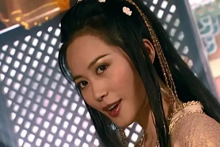 不知道是自己失忆了，还是现在对女演员的审美和以前不一样了，明明当年看《还珠格格》