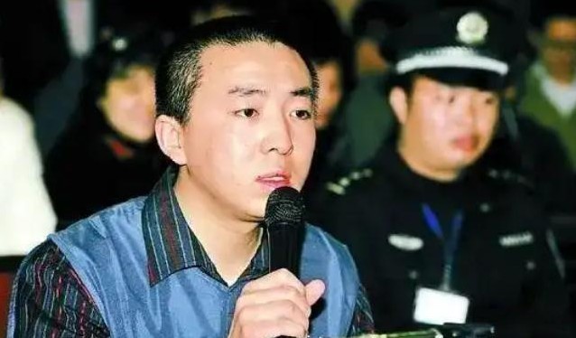 小伙ATM多取钱 被判刑后改判

                       