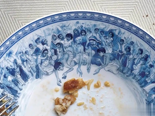 盘子设计成这个样子，你还忍心浪费食物吗?