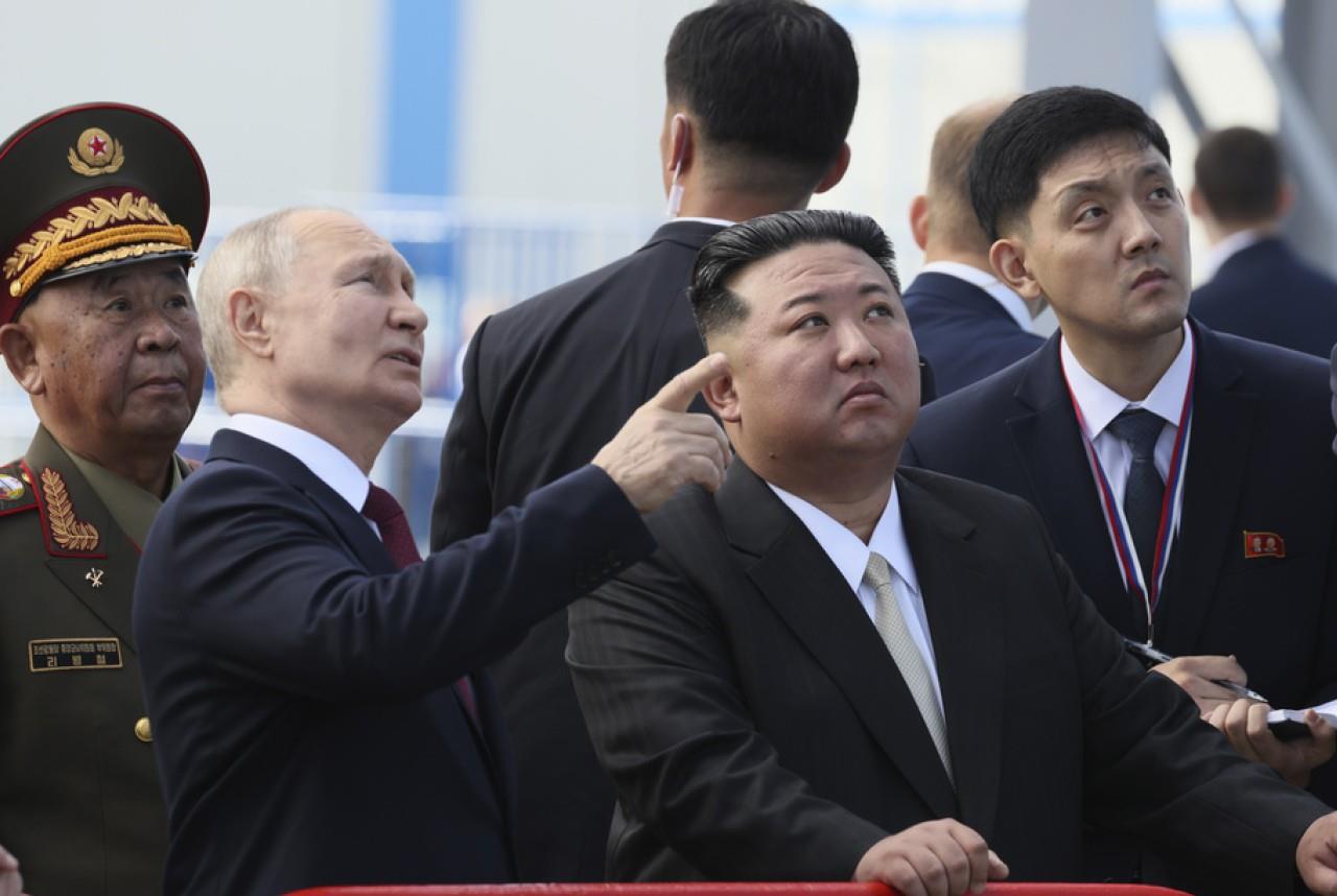 俄罗斯普京送朝鲜金正恩防弹轿车，却给韩国气得不行，韩外交部对外发表声明称，俄方送