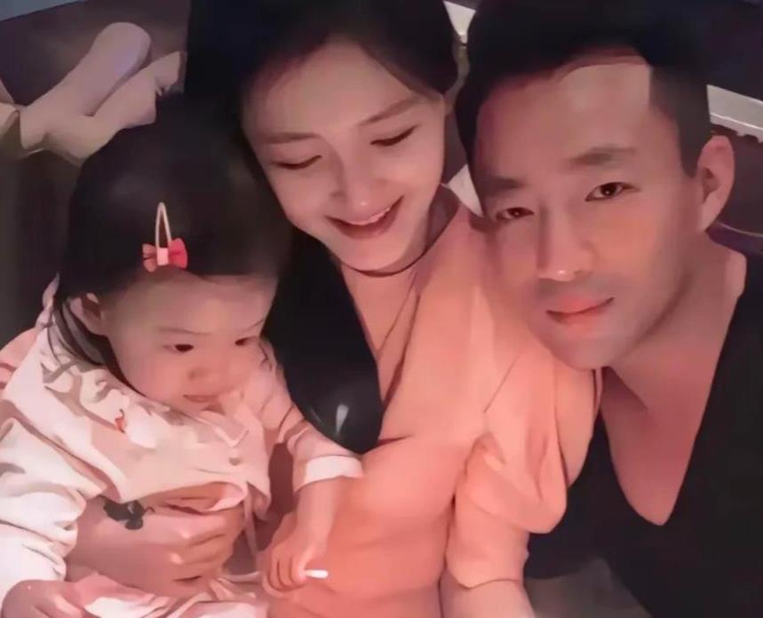 无法评判对错，说图钱吧，大S用生命危险给他生了一儿一女，说是真感情吧，突然她就离