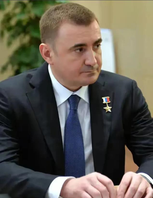 俄罗斯继任命非军人出身的国防部长后，普京又任命他的前保镖久明为俄罗斯库尔斯克战区