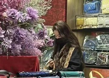 刘亦菲豪买34件衣服，店员都惊呆了：这美貌和财力，简直了！新戏快来吧，太期待了