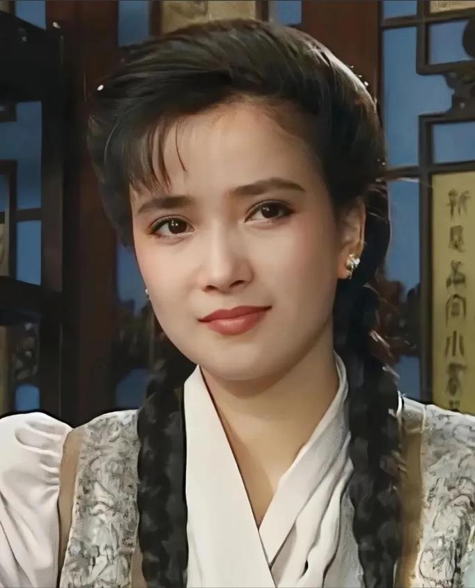 作家琼瑶说，我和平鑫涛是分房睡的，他的床距离我只有20步的距离。因为我一直睡眠质
