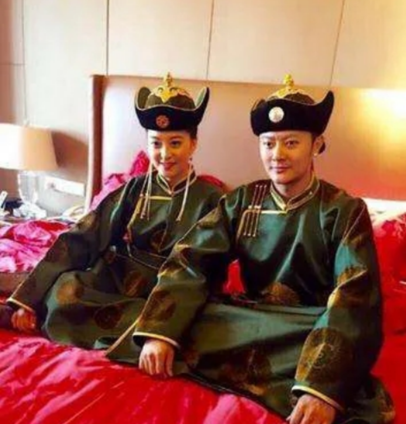 2015年，印小天奉子结婚，且花费了数百万的彩礼。然而不久，他发现除了儿子是真的