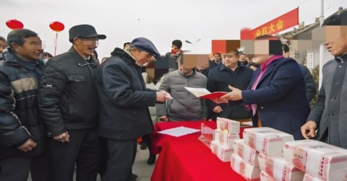 “占便宜没够！”2010年，浙江温州，一女子获得美国绿卡后，仍留有户籍，得知村委