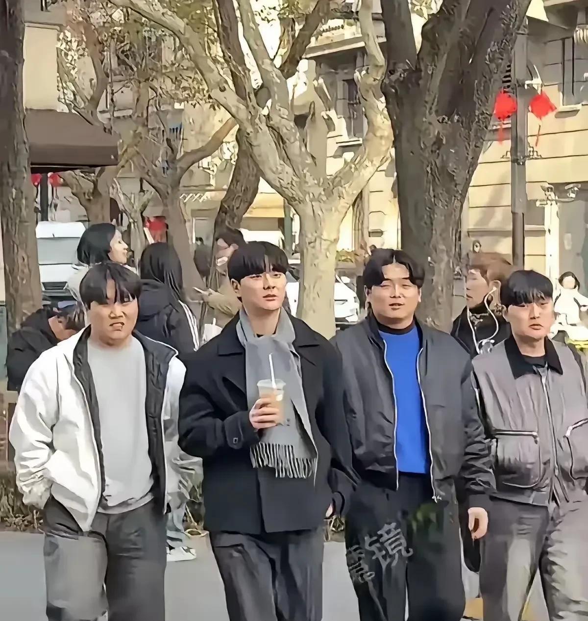 看看上海街头这些韩国欧巴，你的第一印象是什么？
我的第一印象是，这些男人没有男