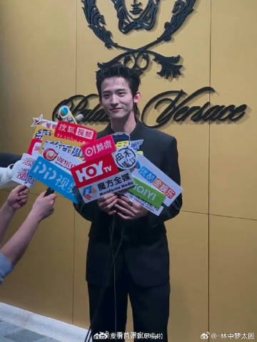 常花生剧播完一点水花都没有 
只有姐粉短暂的假爱 ​