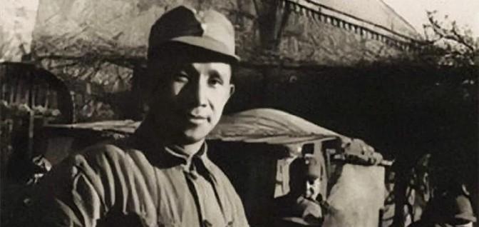 1943年，新四军团长汤景延叛变，打死3名战士后，又带着600多人投敌，有人提议