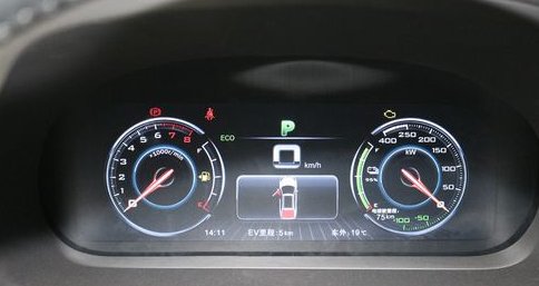 落后混动技术的标志：强制保电。
跑高速公路，强制保电70%，时速110km/h左