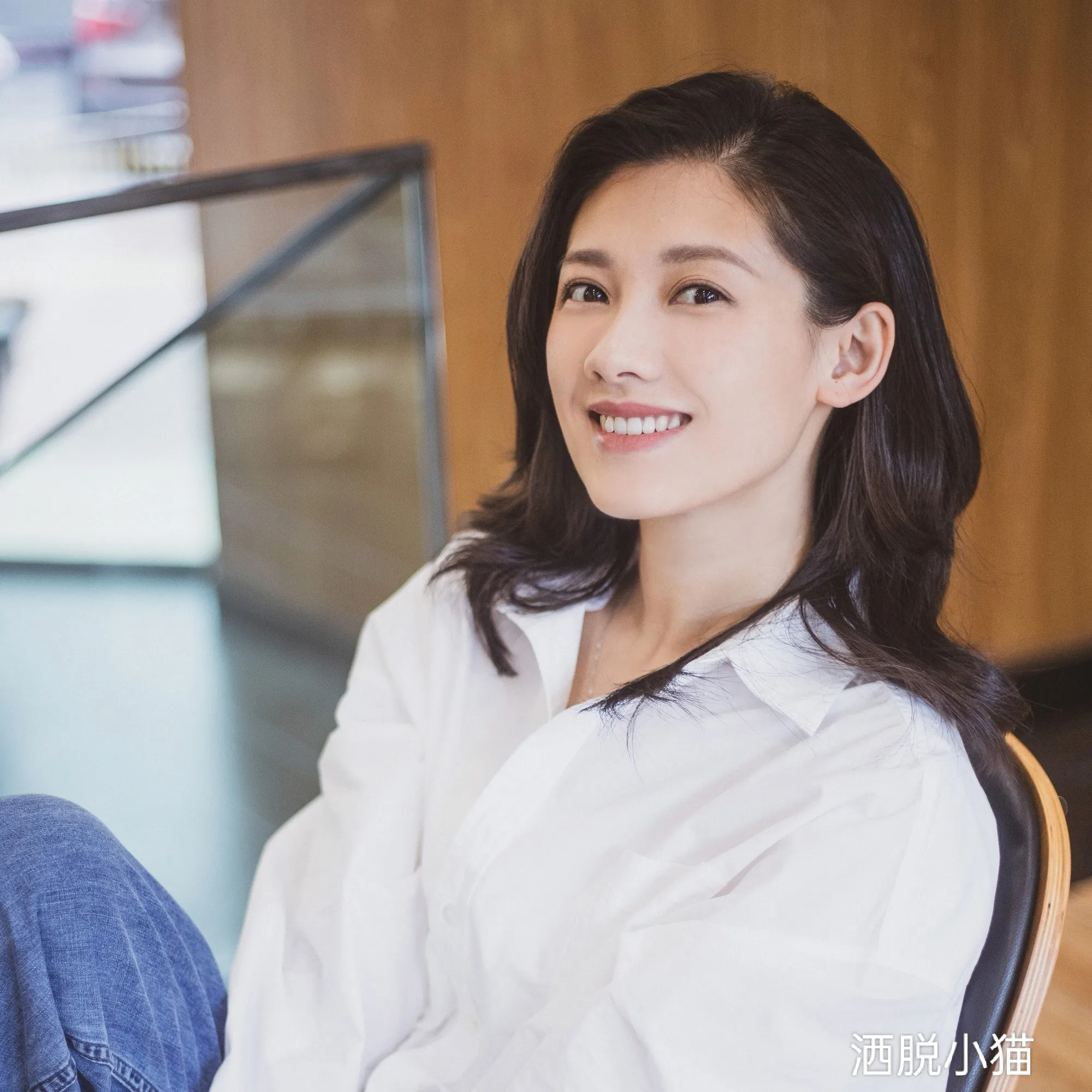 马藜，这位颜值爆表的“村花”，不仅颜值在线，演技也是杠杠的！她饰演的杨春雪，温柔