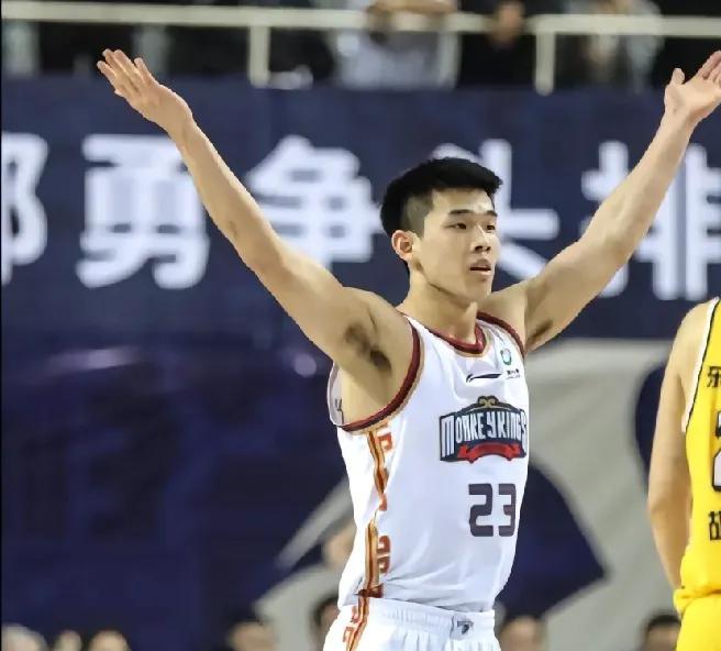 有一说一，本赛季各个位置第一人
后卫：孙铭徽
得分后卫：林葳
小前锋：郭昊