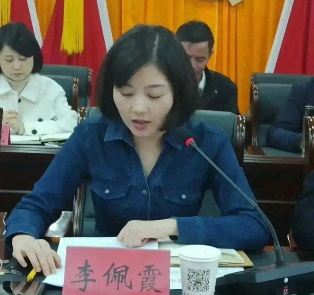 这届网友真是有才，关于“佩奇”梗的经典语录一张嘴就能来。
1.上班轻松喝茶水，下