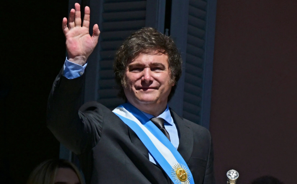 米莱被发逮捕令，阿根廷怒了“强烈反对”。事情起因是委内瑞拉检察院宣布要对阿根廷总