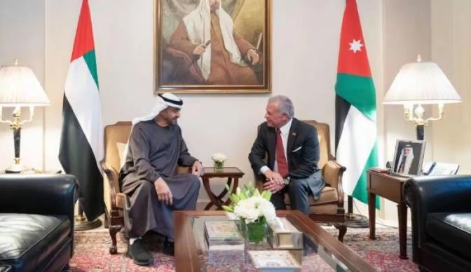 阿联酋总统抵达约旦五个没想到
第一，没想到阿联酋总统穆罕默德悄悄抵达约旦；
第二